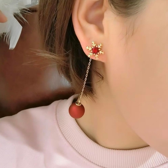 Gold plated red crystal pearl drop snowflake earrings with silver post - Picture 8 of 15